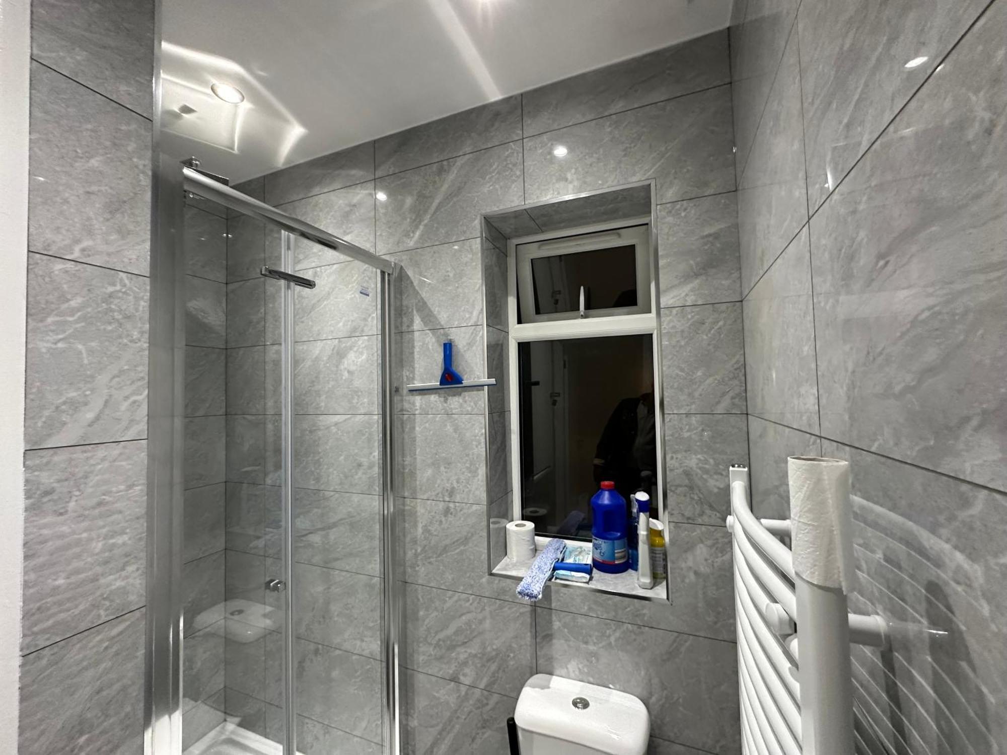 Luxury Ensuite 2Nd Studio Flat With Great Views In Keedonwood Road With Fully Own Bathroom Newly Added And Private Kitchenette Bromley Exterior photo
