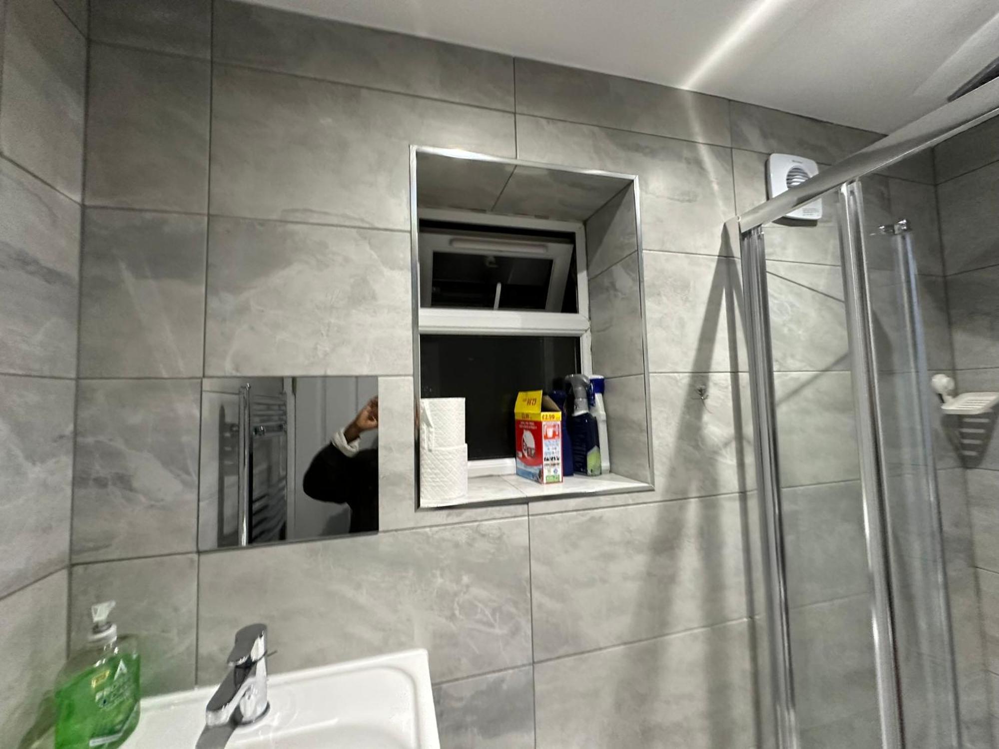 Luxury Ensuite 2Nd Studio Flat With Great Views In Keedonwood Road With Fully Own Bathroom Newly Added And Private Kitchenette Bromley Exterior photo